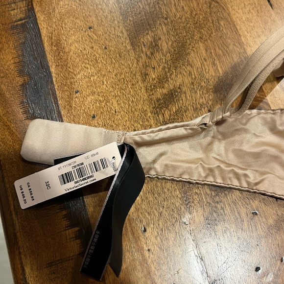 Victoria’s Secret, set of 2 pushup 32C bras, 1 NWT, can be sold separately, sexy - Picture 3 of 9